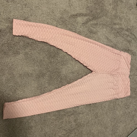 I’m selling the cute trendy leggings. Never worn and very stylish - Picture 2 of 4